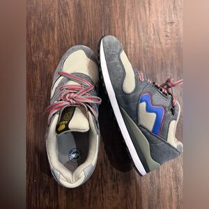 Karhu Synchron Classic Sneakers- Never Worn! Sz: 8 (womens)